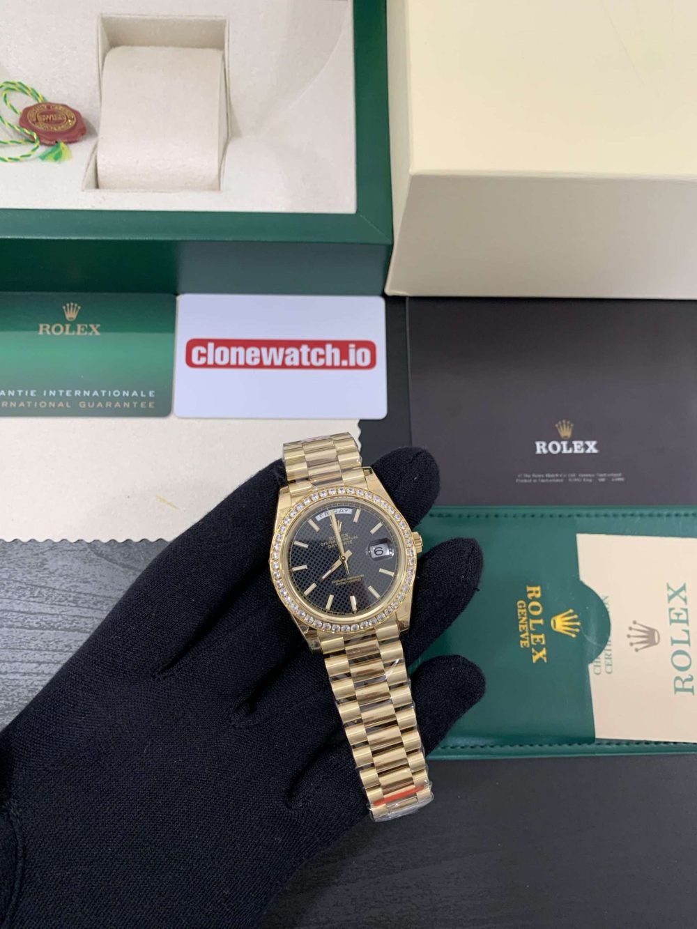 Super Fake Rolex Day Date 40 Replica Yellow Gold Diamond Bezel - Image 8