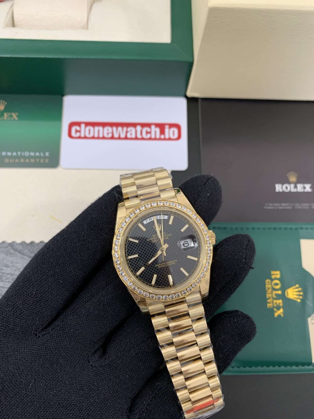 Super Fake Rolex Day Date 40 Replica Yellow Gold Diamond Bezel - Image 7