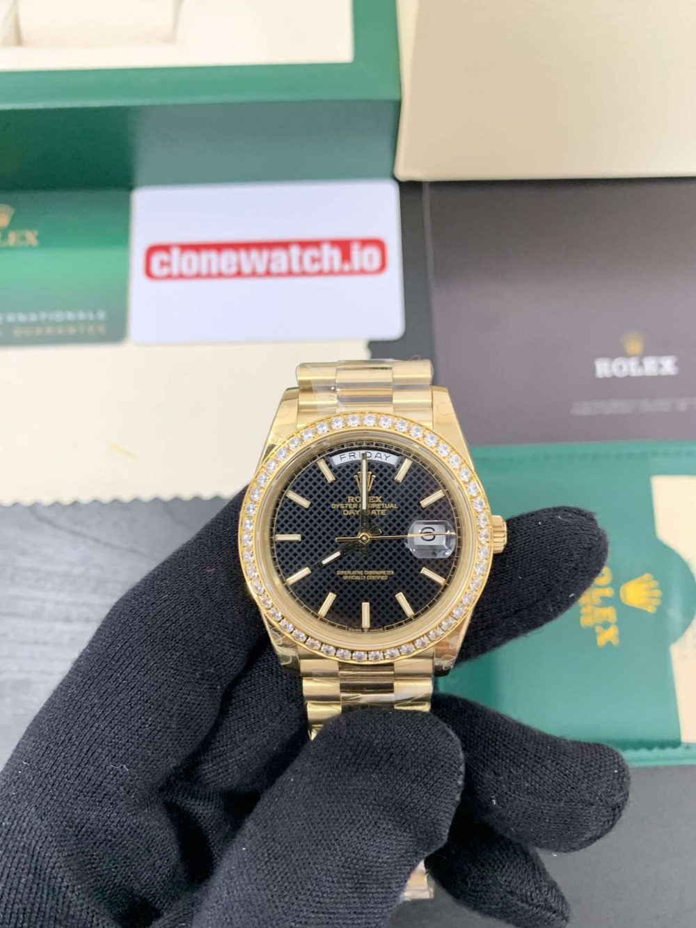 Super Fake Rolex Day Date 40 Replica Yellow Gold Diamond Bezel - Image 4