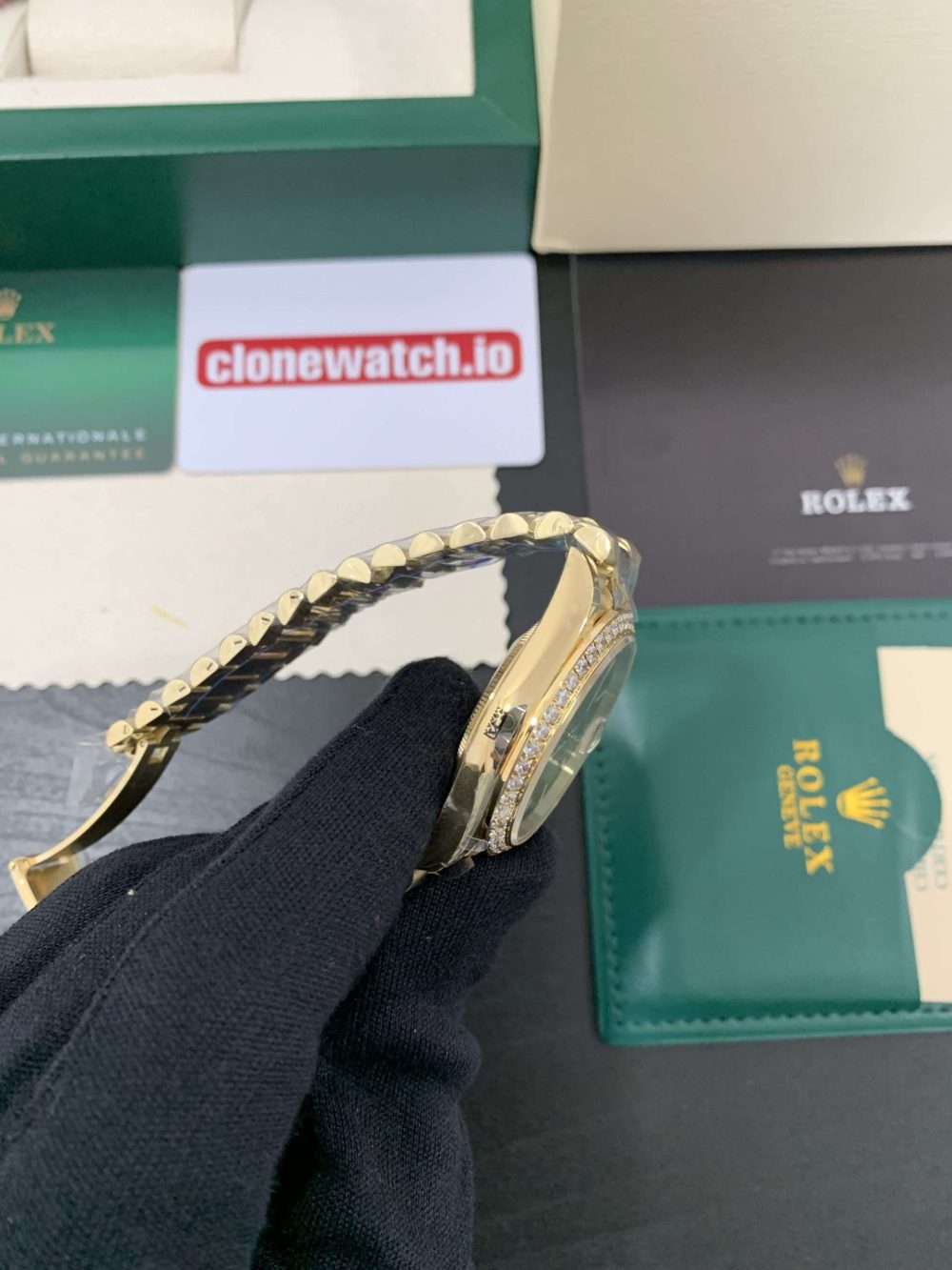 Super Fake Rolex Day Date 40 Replica Yellow Gold Diamond Bezel - Image 3