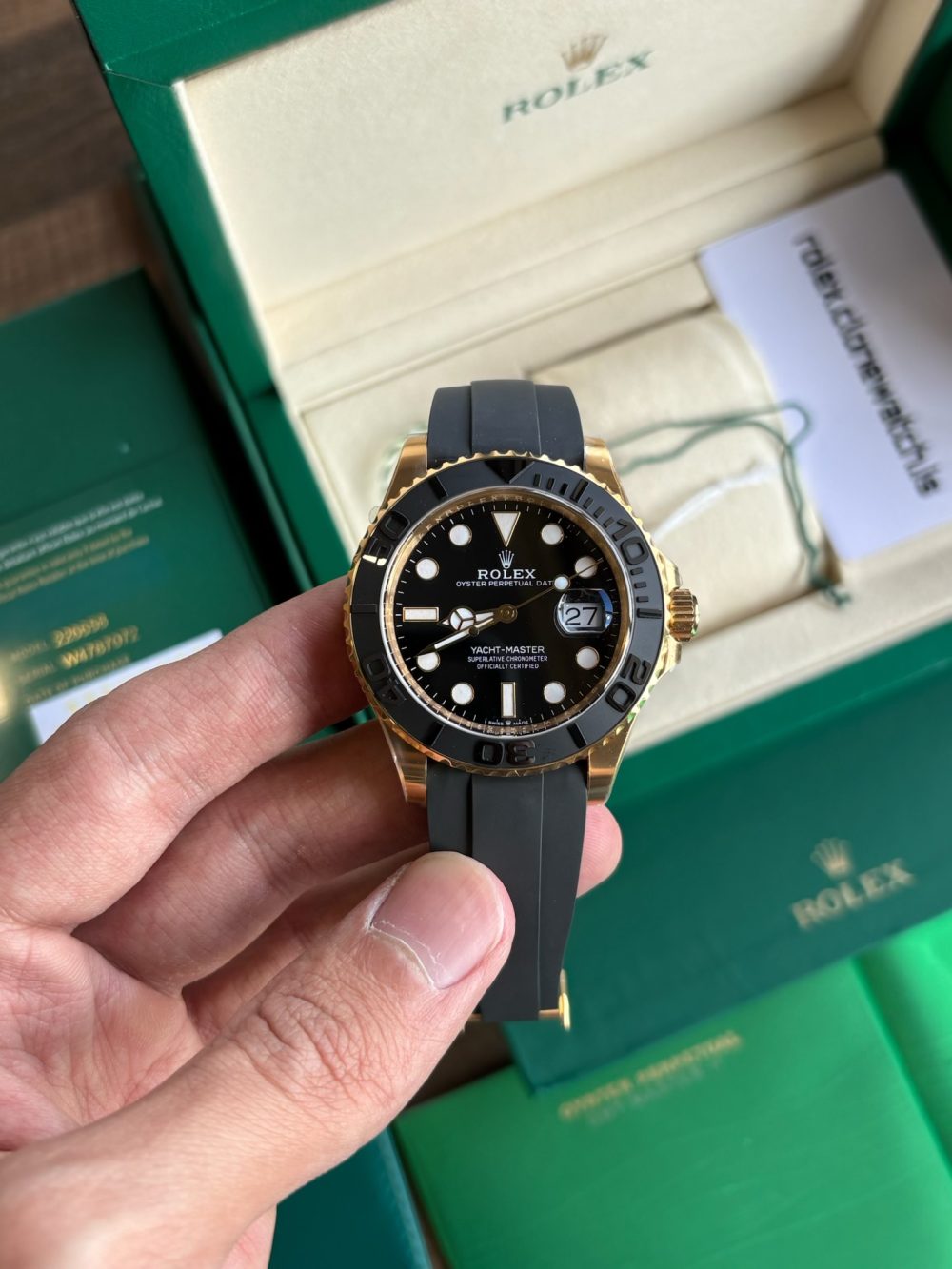 Rolex Yacht-Master Replica 42mm Yellow gold Oysterflex - Image 3