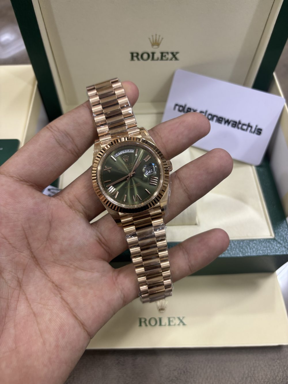 Top Grade Rolex Date 40 Everose Gold Olive Green 2285235 Dial - Image 4