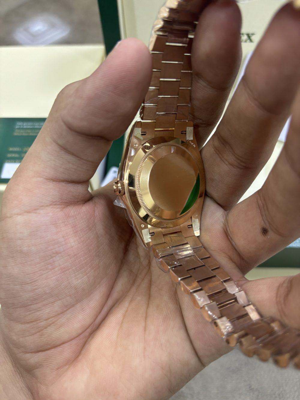 Top Grade Rolex Date 40 Everose Gold Olive Green 2285235 Dial - Image 8