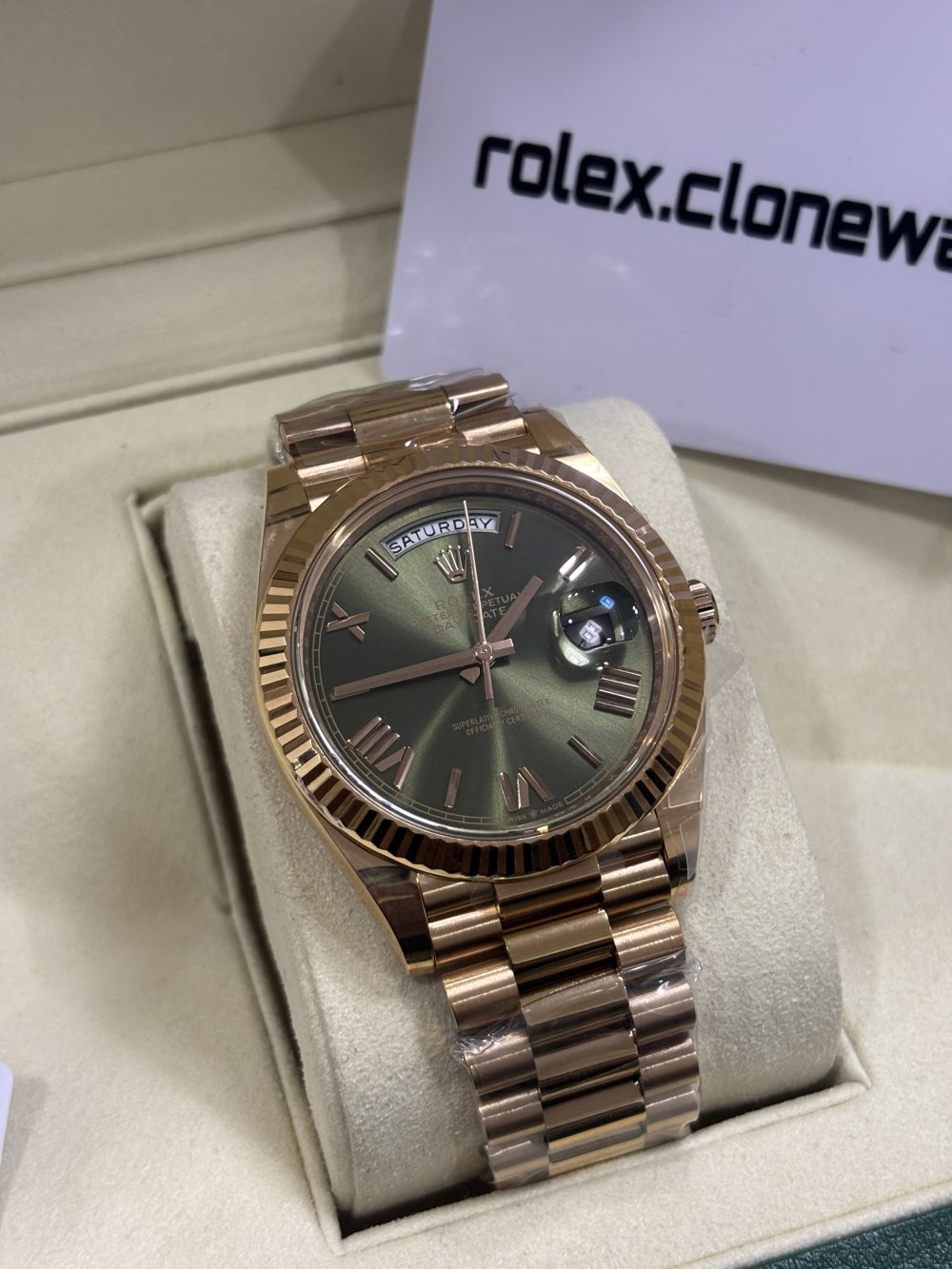 Top Grade Rolex Date 40 Everose Gold Olive Green 2285235 Dial